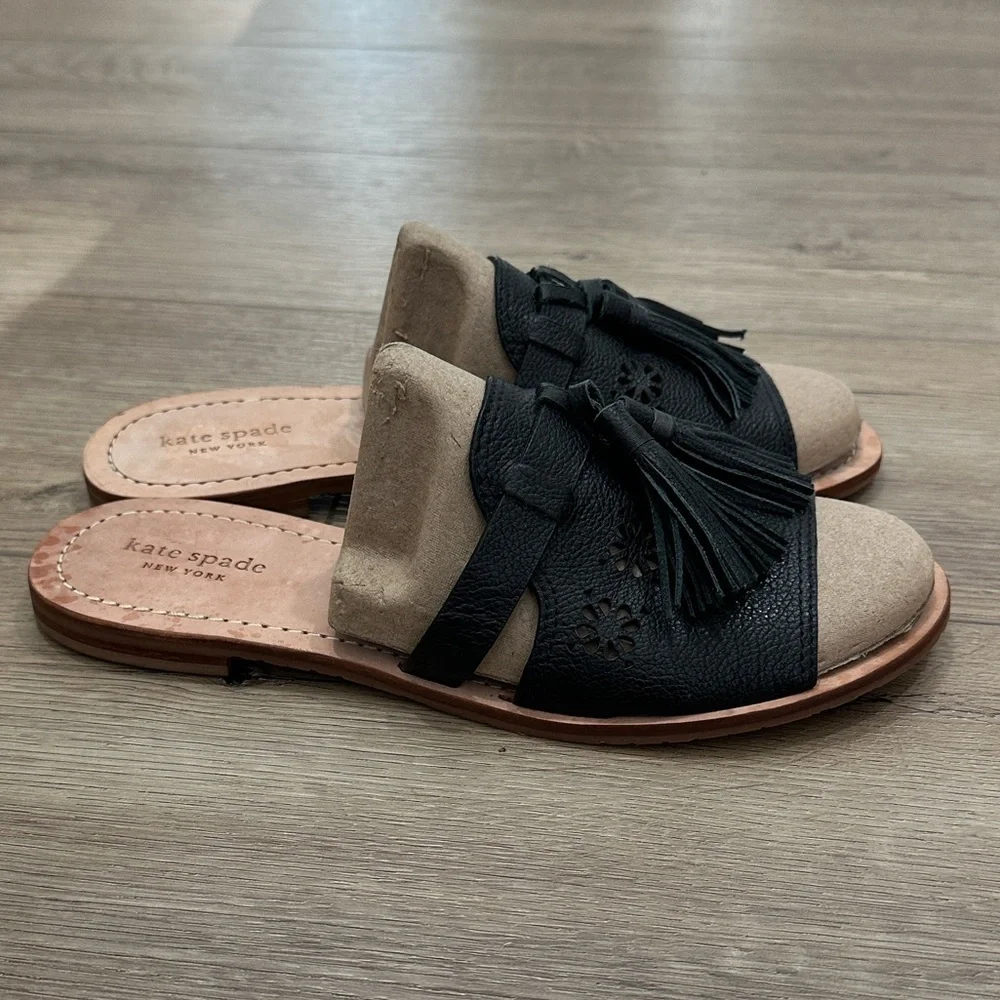 Kate Spade New York Claire black leather flat slide sandals tassel mule 8.5 EUC